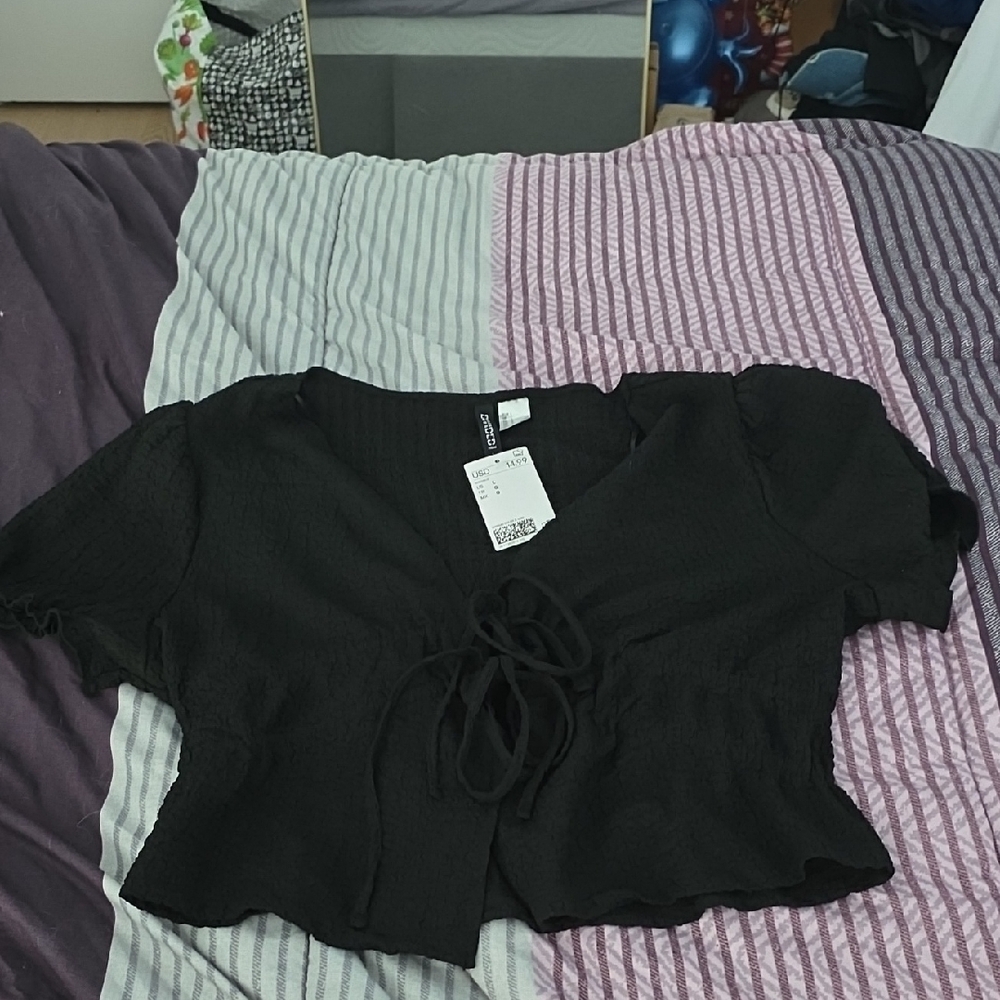 NWT H&M Black Crinkled Tie-Front Women's Top